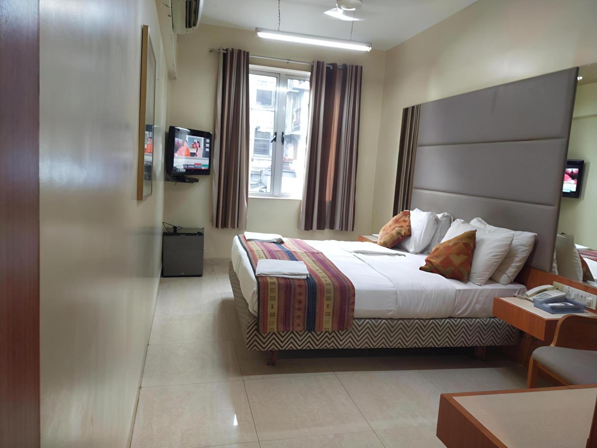 Empire Hotel — Photos 2
